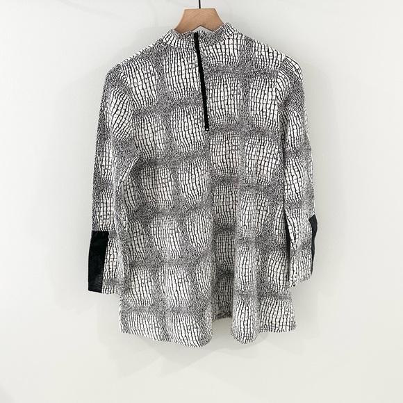 Tyler Boe Chrissy Capelet Tunic Top Black & White Size XS - Picture 6 of 6